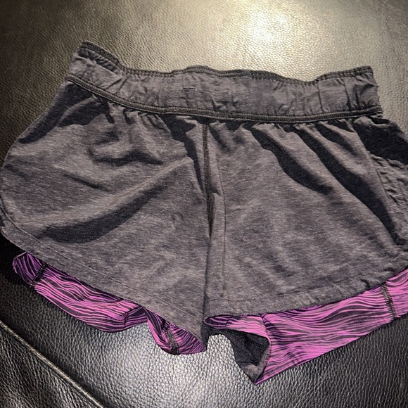 Lululemon reversible 2 in 1 drawstring jogger shorts - Picture 3 of 5